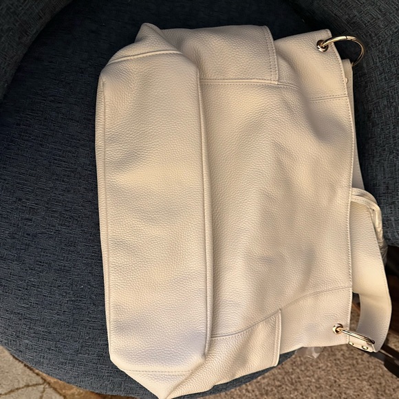 Cream color leather purse by Lafco. It’s never been used. - Picture 4 of 5